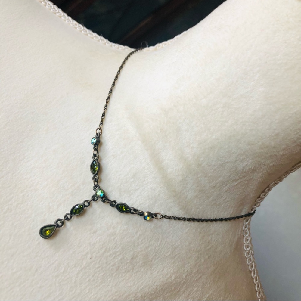 Vintage 1928 green tone aurora borealis crystal necklace